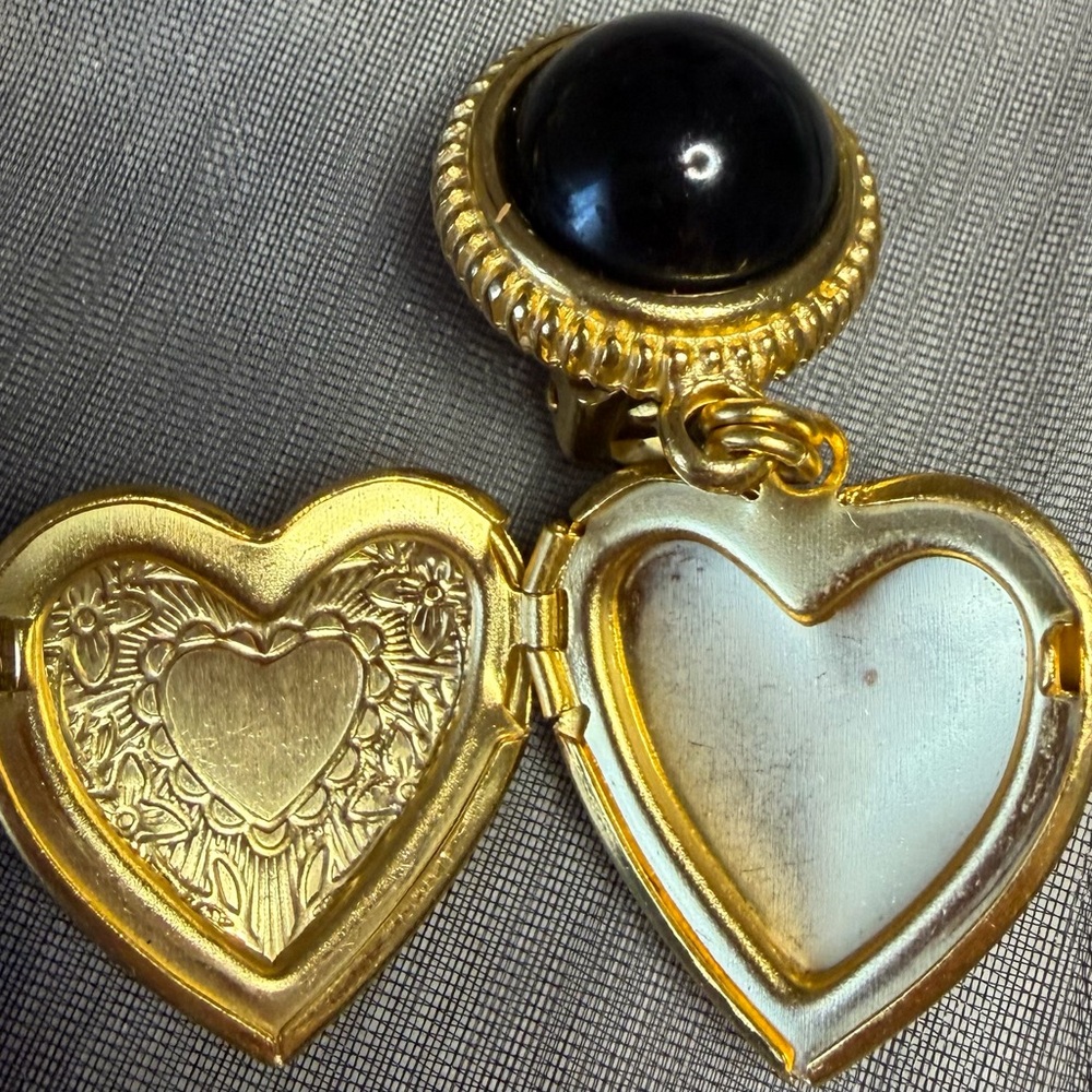 Ben-Amun Gold and Black Heart Earrings - Picture 5 of 8